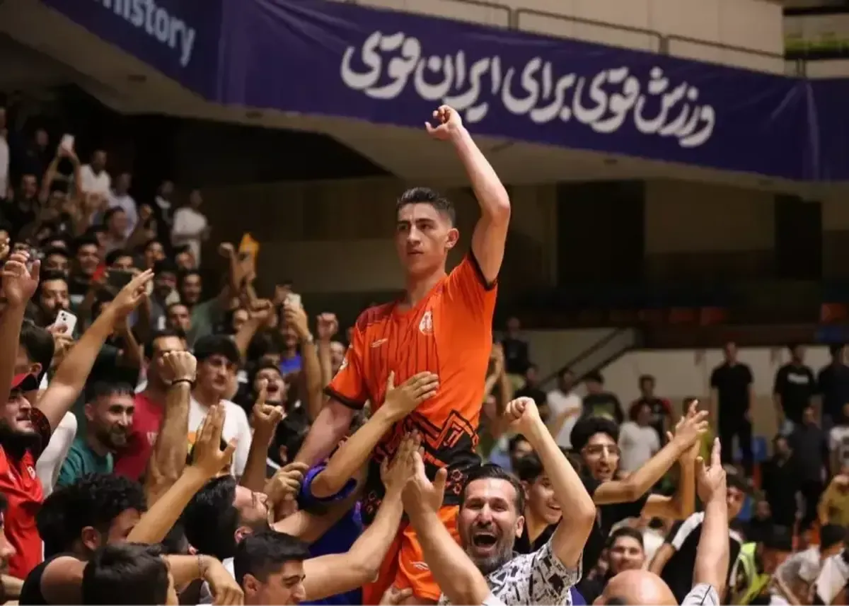 عظیمی، همبازی طیبی شد