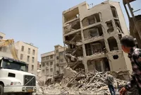 موشک عمل‌نکرده در وسط دیوار یک منزل مسکونی در تهران + فیلم