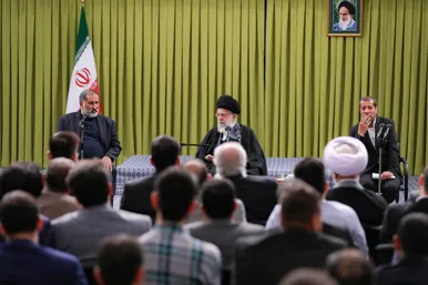 دیدار شاعران و اساتید ادبیات فارسی با رهبر انقلاب