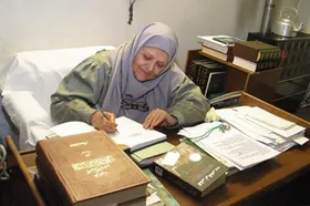 مرحوم طاهره صفارزاده یکی از شاعران پیشرو و خاص در تجربه&zwnj;های فرمی&zwnj;&zwnj; در شعر معاصر ایران است