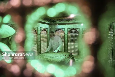 غبارروبی مضجع منور امام رضا(ع)