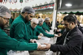 توزیع ۶ هزار ساندویچ در چایخانه صحن امام&zwnj;حسن&zwnj;مجتبی&zwnj;(ع)