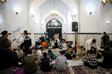 اعتکاف نوجوانان دهه هشتادی در حرم مطهر رضوی