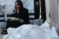 شهادت ۲ فلسطینی و ده‌ها زخمی در حملات هوایی و زمینی به غزه (۵ بهمن ۱۴۰۴)