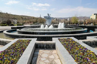 آیین رونمایی از المان «مرغ باغ ملکوت»