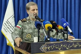 امیر حاتمی: ارتش و سپاه کنترل تنگه هرمز را در اختیار دارند | هشدار فرمانده کل ارتش درباره پاسخ چندبرابری به تهدید زیرساخت‌های ایران