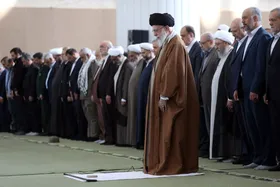 آمریکا شرارت کند، سیلی می&zwnj;خورد | بازخوانی بیانات رهبر معظم انقلاب در خطبه&zwnj;های نماز عید فطر ۱۴۰۴ + عکس و فیلم