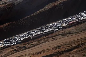 ویدئو | وضعیت محور منتهی به مهران (۵ شهریور ۱۴۰۲) | زائران اربعین نگران پارک خودرو در مرز مهران نباشند