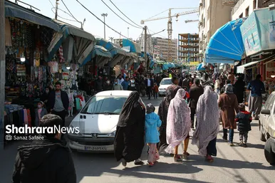 حضور زائران نوروزی در خیابانهای اطراف حرم مطهر رضوی