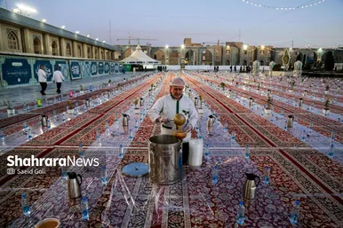ضیافت افطاری زائران حرم مطهر رضوی