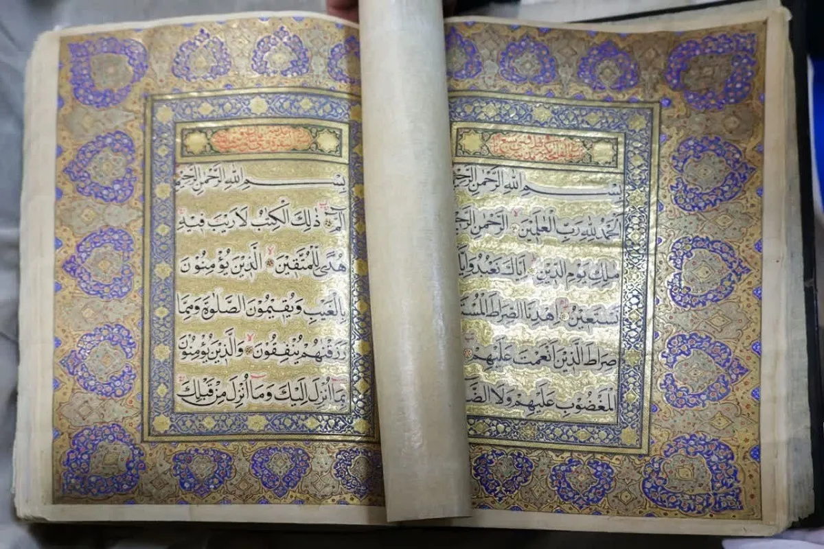 قرآن خطی با قدمت ۲۹۶ سال در مشهد رونمایی شد