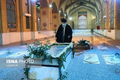 حضور مقام معظم رهبری در مرقد مطهر امام خمینی(ره) و گلزار شهیدان