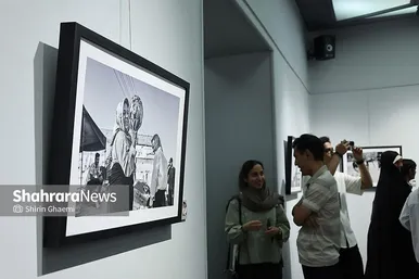 گزارش تصویری | نمایشگاه عکس گروهی «بی هوا»