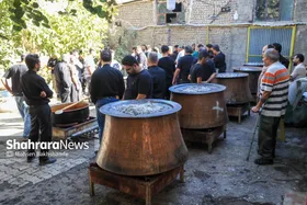 گزارش تصویری | توزیع شله نذری همزمان با شهادت امام حسن عسکری(ع) در مشهد
