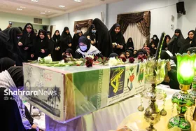 تشییع شهید گمنام در جمع دختران مدرسه امام رضا(ع) در مشهد