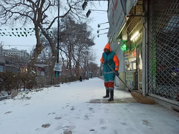 دست‌مریزاد و خداقوت به پاکبانان شهر مشهد | تلاش‌های بی‌وقفه در دمای زیر صفر درجه همچنان ادامه دارد + تصاویر