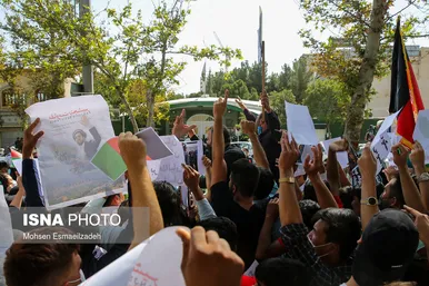 تجمع افغانستانی‌های مقیم تهران و مشهد در مقابل کنسولگری پاکستان