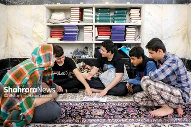 اعتکاف نوجوانان دهه هشتادی در حرم مطهر رضوی