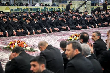  دعا برای سلامتی رئیس جمهور در حرم مطهر رضوی