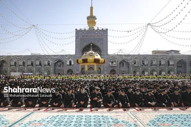 گزارش تصویری | تعویض پرچم گنبد حرم مطهر رضوی به مناسبت میلاد امام رضا(ع)