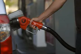 بحران سوخت در آمریکا | چرا ابتکارات کاخ سفید برای مهار قیمت دیزل شکست خورد؟