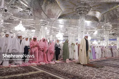 گزارش تصویری | ضیافت افطار دختران روزه اولی در حرم مطهر امام رضا(ع)
