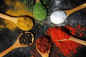 ۶ گیاهی که غذا&zwnj;های شما را خوشمزه&zwnj;تر می&zwnj;کند