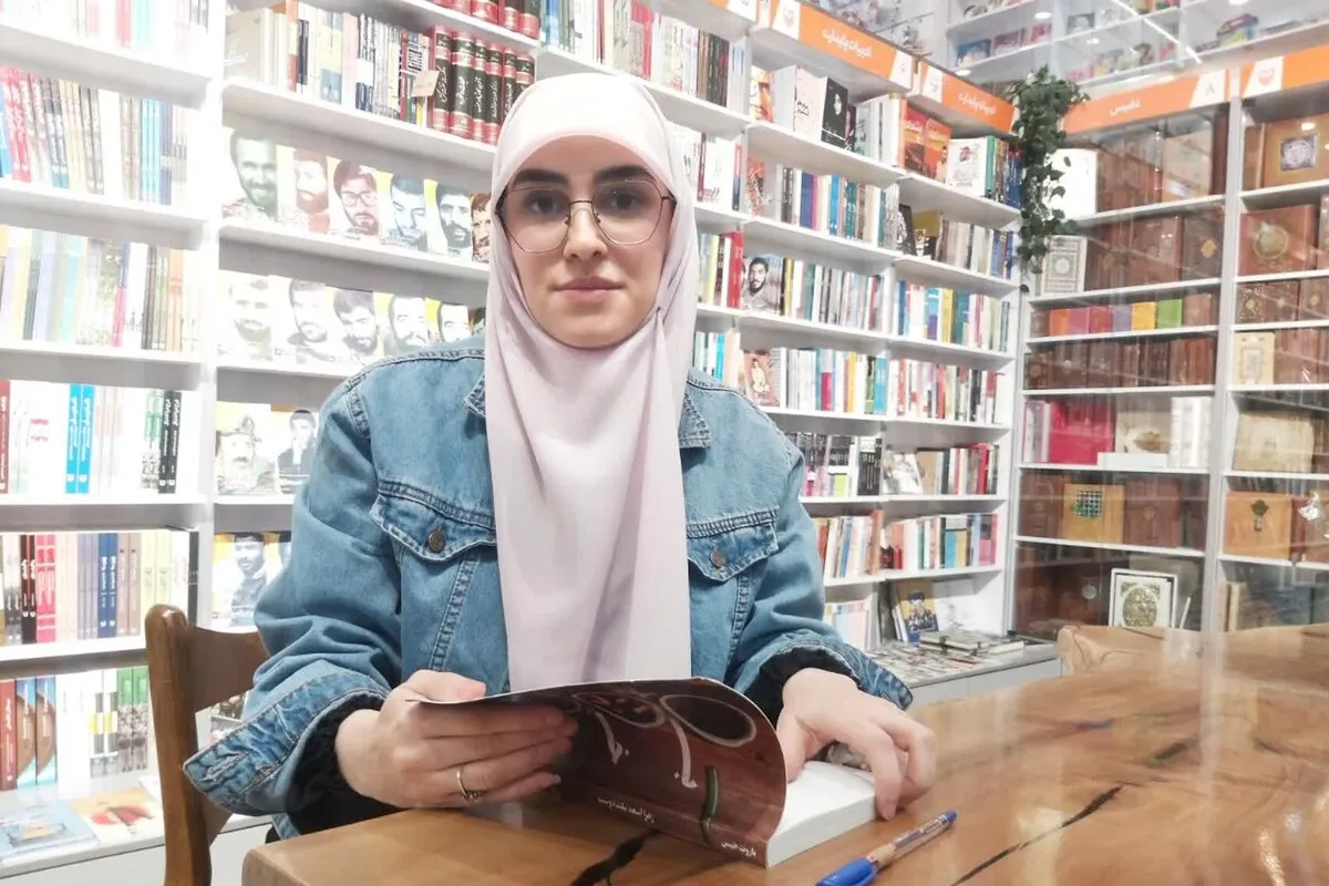 نقد متفاوت کتب سه گانه زهرا اسعد بلنددوست با دختران دهه هشتادی در مشهد برگزار شد