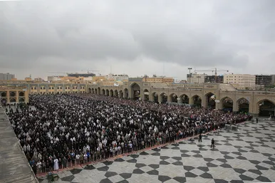 اقامه نماز عید فطر در حرم مطهر رضوی‎