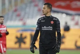 سرمربی پرسپولیس قصد کنار گذاشتن دروازه&zwnj;بانش را دارد؟