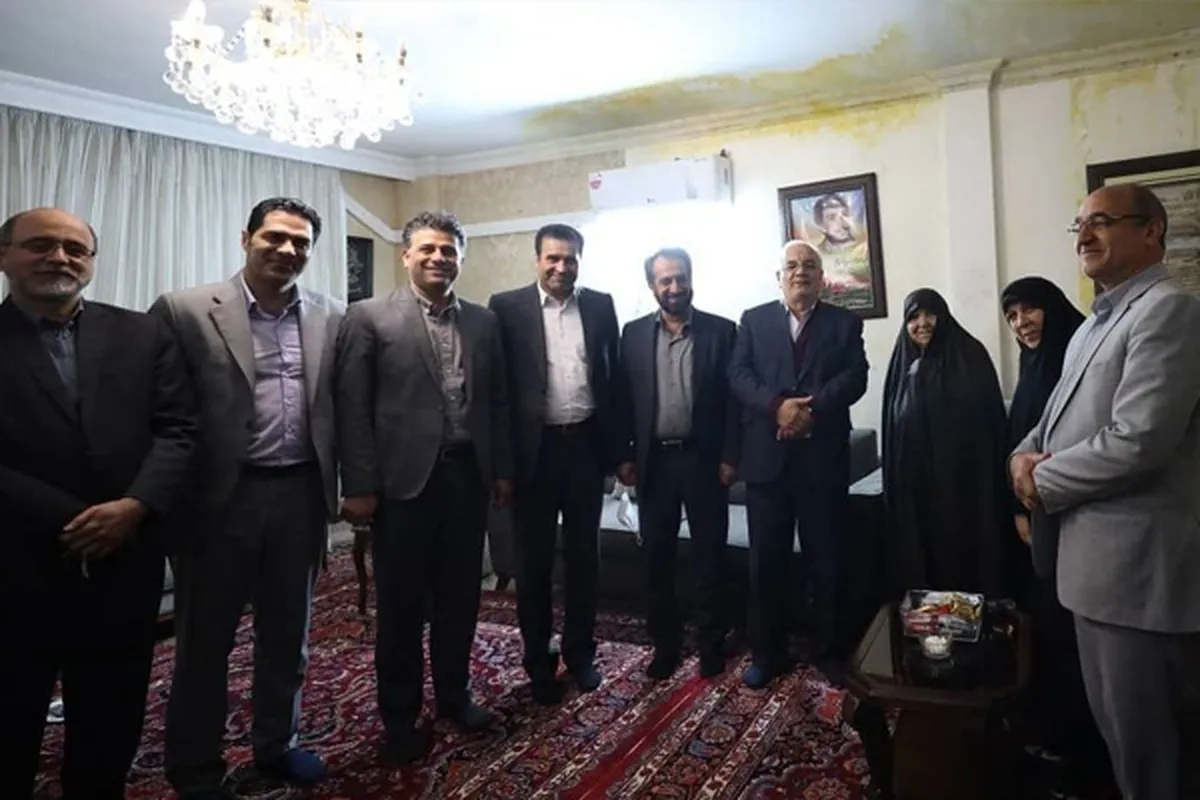 دیدار سرپرست شهرداری مشهد با خانواده شهید کاوه