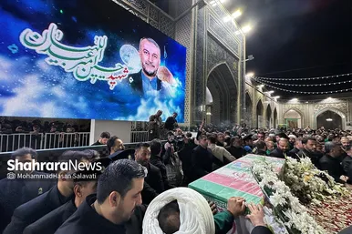 استقبال زائران و مجاوران حرم امام‌رضا(ع) از پیکر شهید امیرعبداللهیان