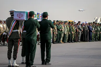 استقبال از پیکر مطهر ۱۲ شهید گمنام دفاع مقدس در فرودگاه هاشمی نژاد مشهد