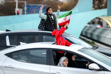 شادی مردم مشهد بعد از برد تیم ملی ایران 2