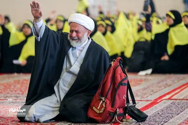 مراسم بدرقه کاروان دانش‌آموزی به راهپیمایی اربعین