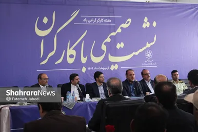 گزارش تصویری | نشست صمیمی با کارگران در ایست‌کار میدان امام‌حسین(ع) مشهد (۱۱ اردیبهشت ۱۴۰۴)