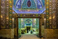 کاشی‌های حرم امام حسین (ع) با یاد رهبر شهید مزین می‌شود
