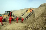 مرگ غم‌انگیز راننده کامیون زیر تلی از خاک در التیمور مشهد + تصاویر
