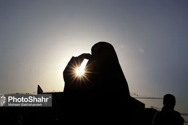 اجرای سرود «سلام فرمانده» با حضور دهه نودی ها در عرصه میدان شهدا