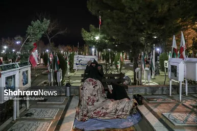 گزارش تصویری | مراسم احیای سومین شب قدر در جوار گلزارشهدای بهشت‌رضا(ع) (۳ فروردین ۱۴۰۴)