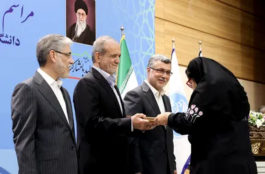 گزارش تصویری | عکس‌هایی از حضور رئیس جمهور در مراسم آغاز سال تحصیلی دانشگاه‌ها در دانشگاه تهران