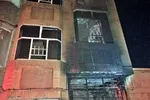 نجات ۱۱ نفر از آتش‌سوزی واحد مسکونی دربولوار طبرسی مشهد+ عکس