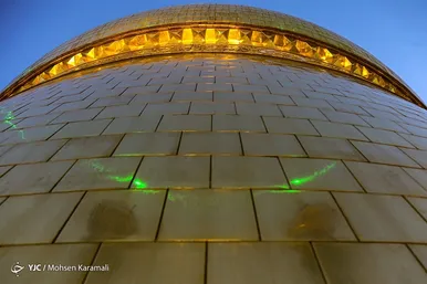 آیین تعویض پرچم گنبد حرم حضرت معصومه(س)