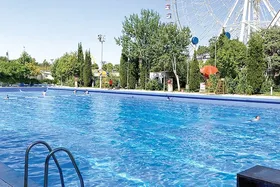 نگاهی به وضعیت تنها استخر روباز فعال مشهد| آب&zwnj;تنی در دل بوستان بزرگ