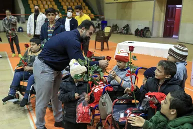رونمایی از پیراهن تیم معلولین فیاض‌بخش برای دیدار با یاران خداداد عزیزی‎‎