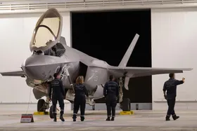 جنگنده F-35 چه مشکلاتی دارد؟ | گرانِ آسیب&zwnj;پذیر