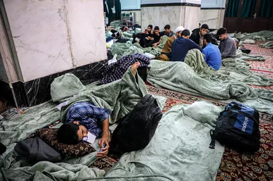 آیین معنوی اعتکاف در حرم امام رضا (ع)