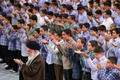 بررسی موانع بیرونی انس فرزندان با نماز | بچه‌ها را با نماز رفیق کنیم