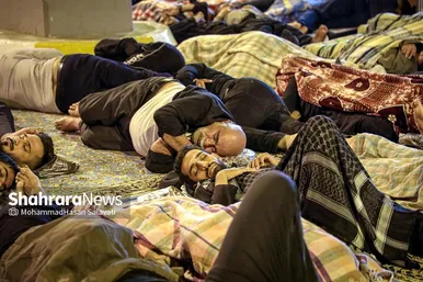 اسکان شبانه زائران در اطراف حرم مطهر رضوی