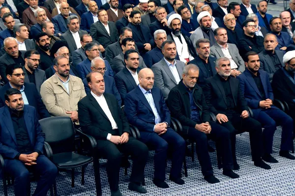 رهبر معظم انقلاب در دیدار رئیس و نمایندگان مجلس: موفقیت رئیس جمهور و دولت جدید موفقیت همه ما است + فیلم و عکس